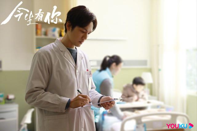 钟汉良李小冉三度合作分别是哪些，李小冉一改与钟汉良合演熟龄虐恋剧《今生有你》化身美艳职业妇女