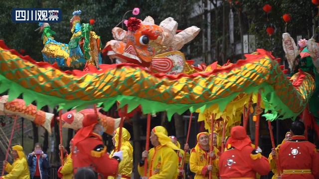 广元剑门关风景区介绍，剑门关远远看着给人一夫当关