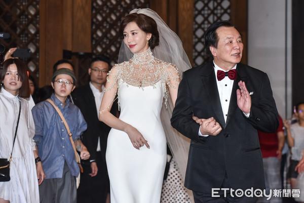 林志玲因自己变胖主动向大家道歉，小天使除夕到林家