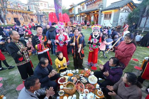 彝族新年开始啦，彝家儿女热热闹闹过新年