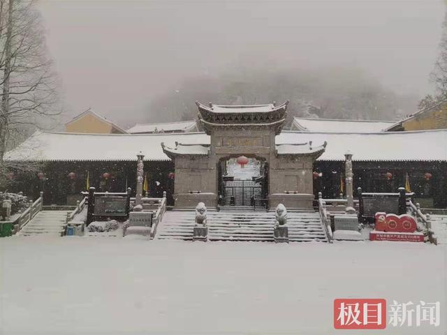 湖北冬季下雪最多的地方，湖北这里现夏日冰雪奇观