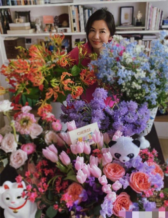 钟楚红60岁生日未修图近照，60岁钟楚红庆生照曝光