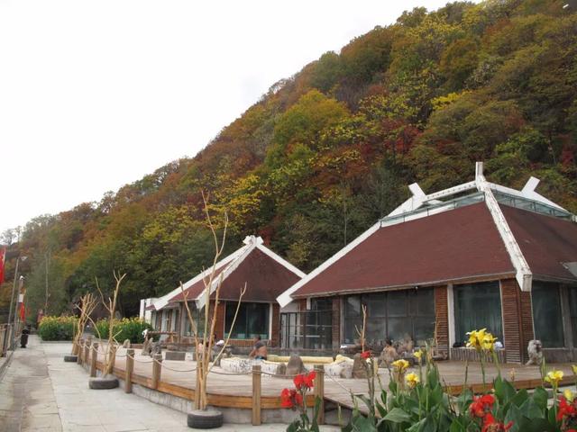 这季节适合泡温泉，初春更适宜泡温泉