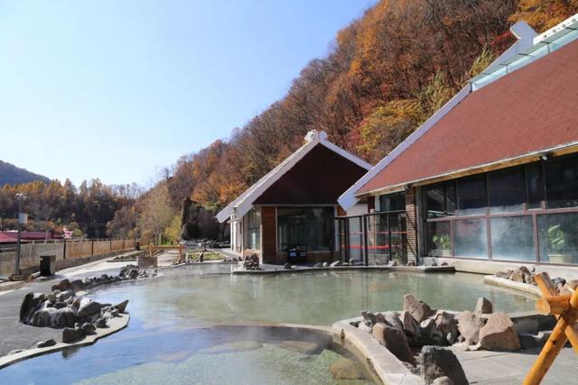 这季节适合泡温泉，初春更适宜泡温泉