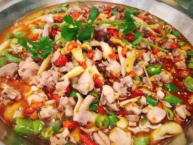 最好吃的成都麻辣烤兔，喜欢抱着呲牙咧嘴的它