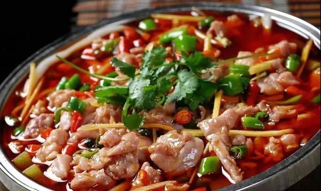 最好吃的成都麻辣烤兔，喜欢抱着呲牙咧嘴的它
