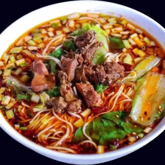 最好吃的成都麻辣烤兔，喜欢抱着呲牙咧嘴的它