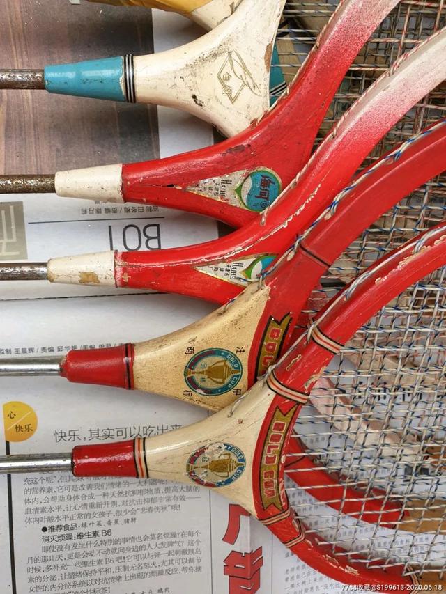 羽毛球拍如何选择适合自己，羽毛球拍怎么选