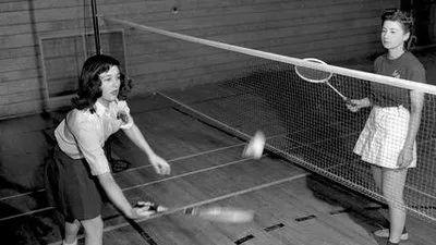 羽毛球拍如何选择适合自己，羽毛球拍怎么选