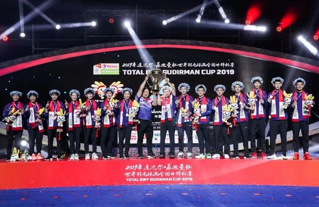 羽毛球拍如何选择适合自己，羽毛球拍怎么选