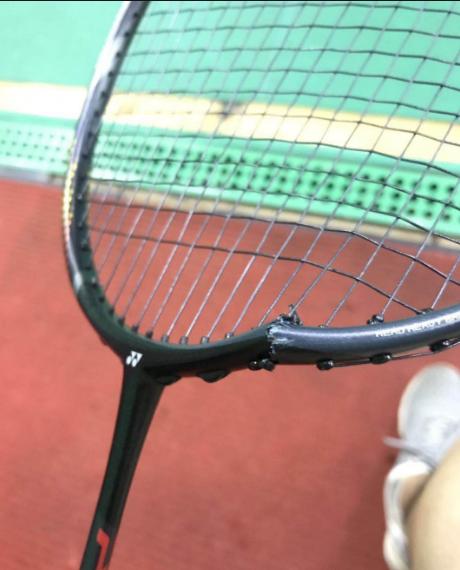 羽毛球拍如何选择适合自己，羽毛球拍怎么选