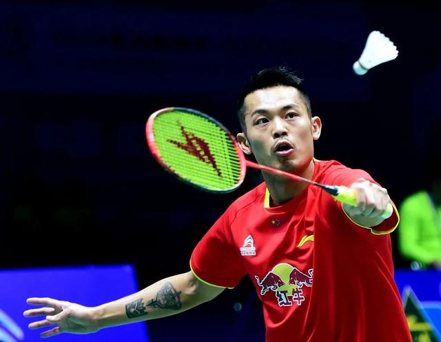 羽毛球拍如何选择适合自己，羽毛球拍怎么选