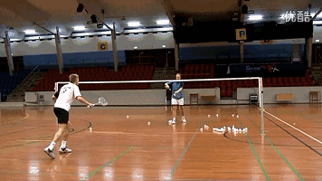 羽毛球拍如何选择适合自己，羽毛球拍怎么选