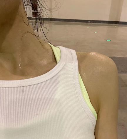 羽毛球拍如何选择适合自己，羽毛球拍怎么选