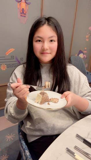 李湘女儿近照李湘晒王诗龄近照，李湘回应王诗龄汉服造型