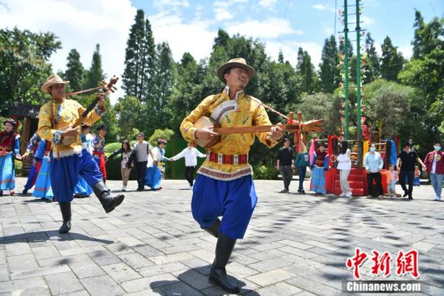 西方古典音乐和流行音乐的结合，将古典音乐和流行音乐结合