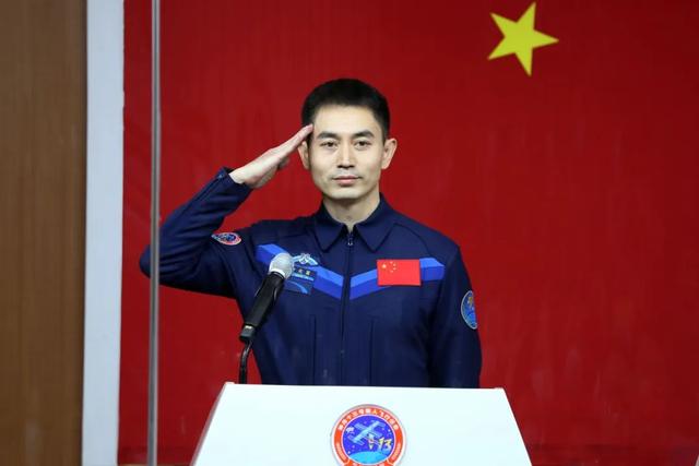 神州十三号航天员，史上最火热的天团