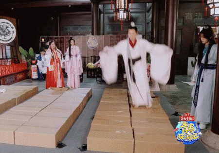 杨洋刻在骨子里的绅士温暖又帅气，他的脸耽误大家看剧了