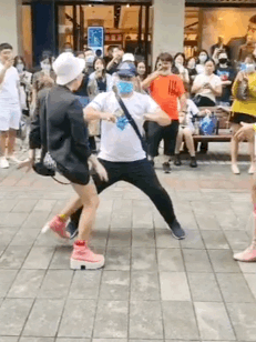 成都街拍秋冬天，成都街拍的娘味儿十足