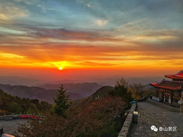 泰山云海旅行攻略，实现两天一夜穷游泰山
