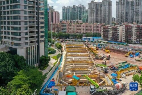 广州地铁11号线建设进展，地铁10号线滨江东路站开始浇筑底板