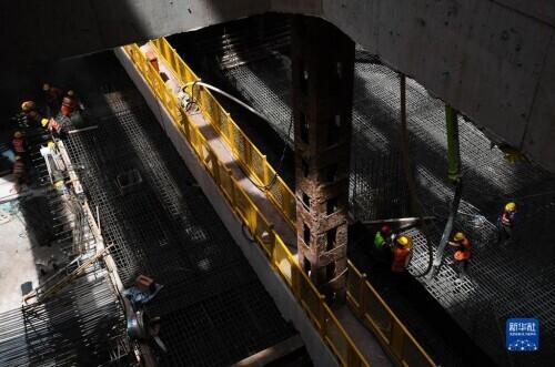 广州地铁11号线建设进展，地铁10号线滨江东路站开始浇筑底板