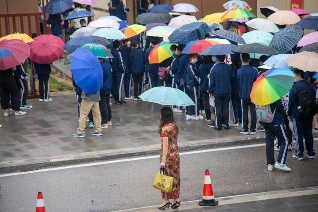 招远市一中中考现场，加油少年招远市4466名学子逐梦中考考场