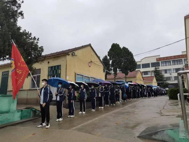 招远市一中中考现场，加油少年招远市4466名学子逐梦中考考场