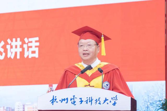 毕业季最真挚的校长毕业寄语，致乘风破浪的你