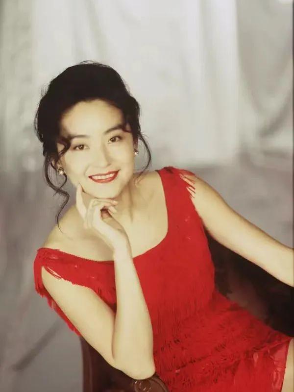 长脸必备耳环图片，长脸高颧骨适合什么耳饰（我这个大长脸终于也戴对了耳环）