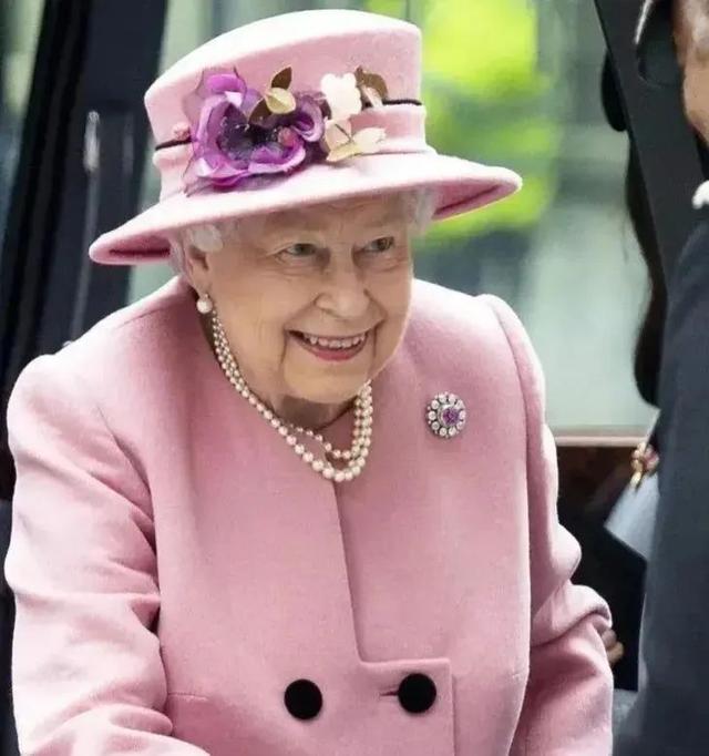 长脸必备耳环图片，长脸高颧骨适合什么耳饰（我这个大长脸终于也戴对了耳环）