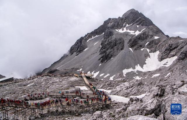 云南丽江玉龙雪山简介，玉龙雪山迎来夏日旅游热