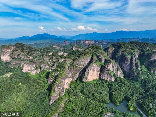 鹰潭市龙虎山名胜风景区简介概况，龙虎山丹霞峰林层峦叠嶂
