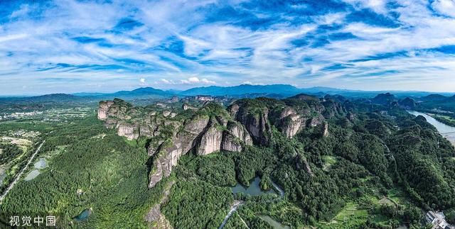 鹰潭市龙虎山名胜风景区简介概况，龙虎山丹霞峰林层峦叠嶂