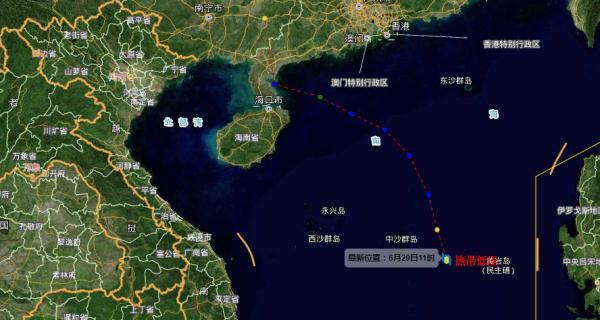 海南热带低压现场，热带低压今日上午将在三亚到万宁一带沿海登陆