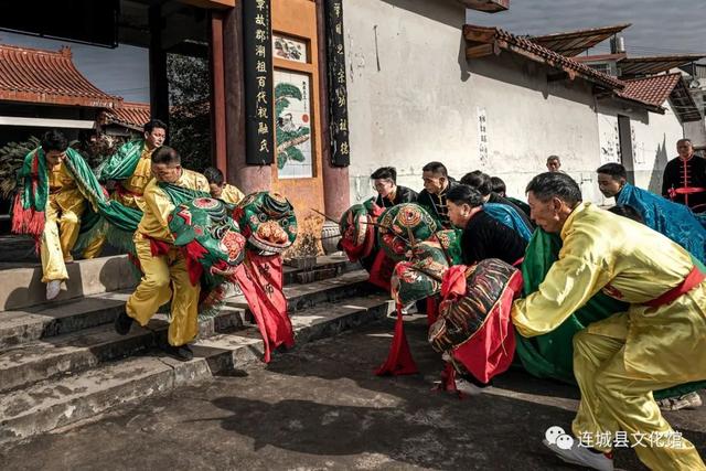 北少林舞狮，李连杰因“片酬”和刘家良产生矛盾