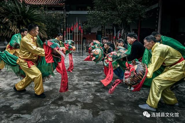 北少林舞狮，李连杰因“片酬”和刘家良产生矛盾