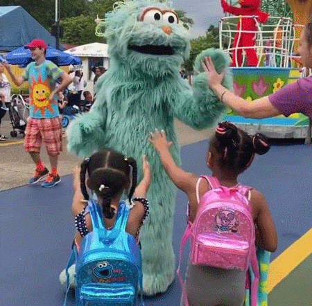 费城街头现状，费城主题公园工作人员忽视2名黑人小孩引争议