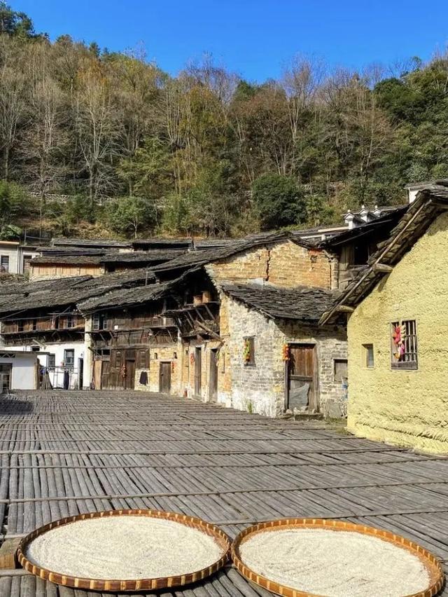 杭州的灵山幻境游记，这座藏在杭州名气背后的小山城