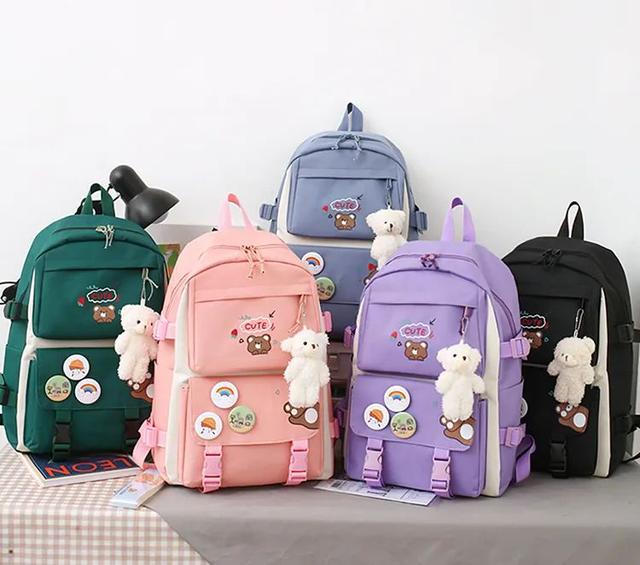 书包里有哪些文具，小学生的书包里都有哪些文具（小小文具见证生活走向富裕的脚步）