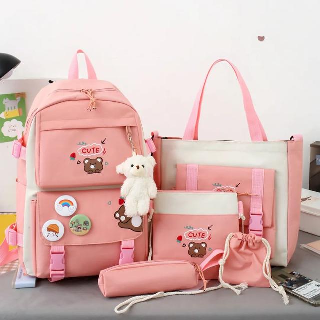 书包里有哪些文具，小学生的书包里都有哪些文具（小小文具见证生活走向富裕的脚步）