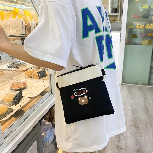 书包里有哪些文具，小学生的书包里都有哪些文具（小小文具见证生活走向富裕的脚步）