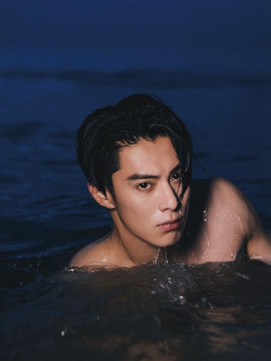 王鹤棣美图，月尊大人湿身照