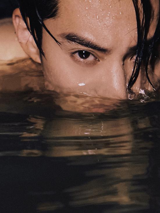 王鹤棣美图，月尊大人湿身照