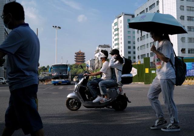 武汉最高温度夏天，高温少雨天气将持续至秋汛期