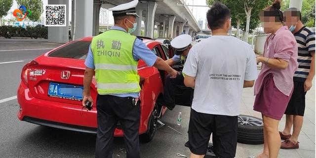 车辆突遇爆胎怎样安全处置，汽车半路发生爆胎