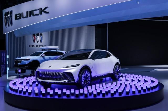 上汽通用三大品牌35款展车亮相2022成都车展，上汽通用44款车型