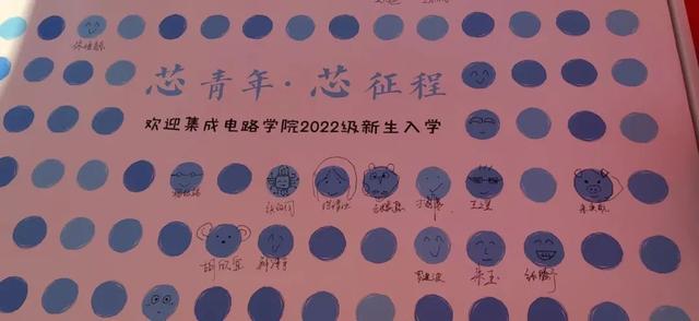 北大新校区迎来新同学，北大校园（北大4400余名本科新生今日报到）