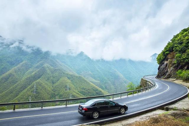 即刻就出发何必远行，国内自驾游必去的10条公路