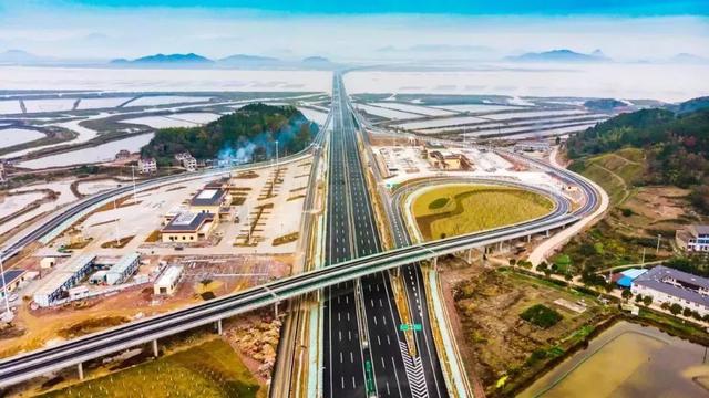 即刻就出发何必远行，国内自驾游必去的10条公路